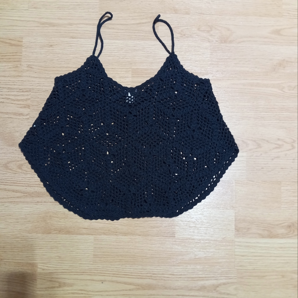Forever 21 cropped crochet tank.  EUC.  Size small. - Picture 4 of 6